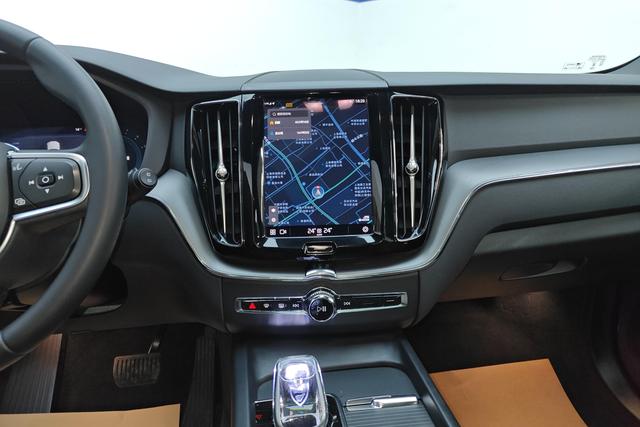 Volvo XC60 2024 B 5 4 WD — фото 11