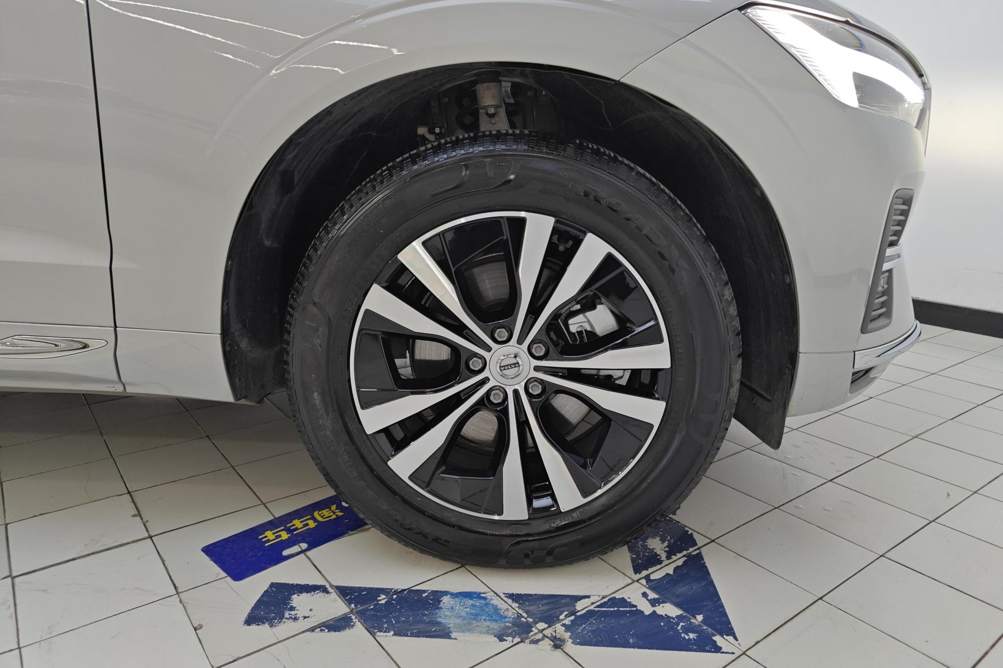 Volvo XC60 2024 B5 Luxury