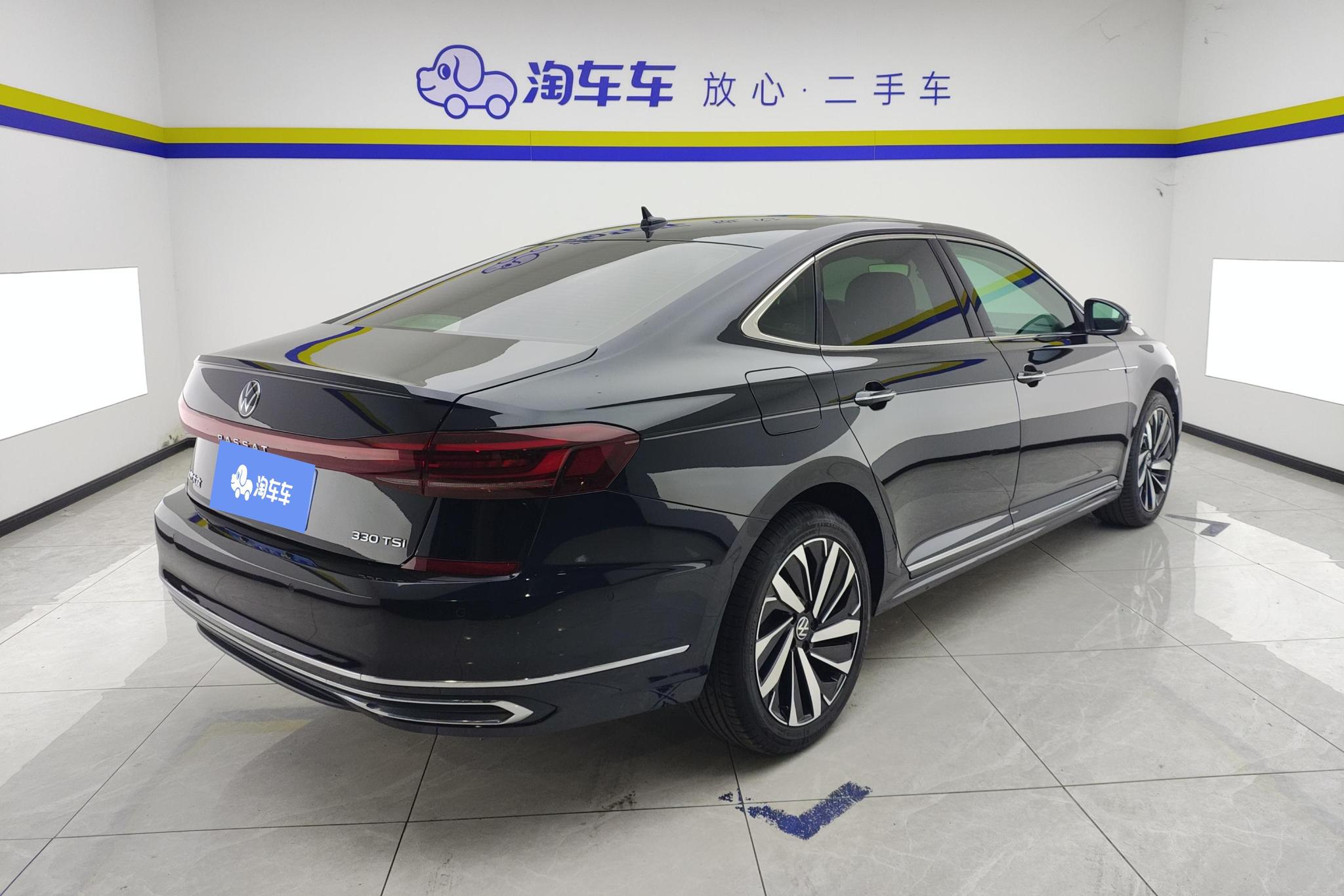 Volkswagen Passat 2023 380TSI Luxury