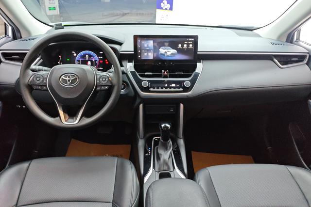 Toyota Frontlander 2023 2.0 L CVT — фото 13