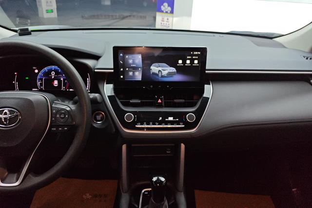 Toyota Frontlander 2023 2.0 L CVT — фото 10