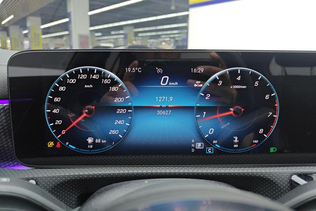 Mercedes-Benz A-Class 2022 A 200 L — фото 14