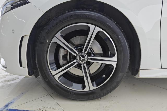 Mercedes-Benz A-Class 2022 A 200 L — фото 9
