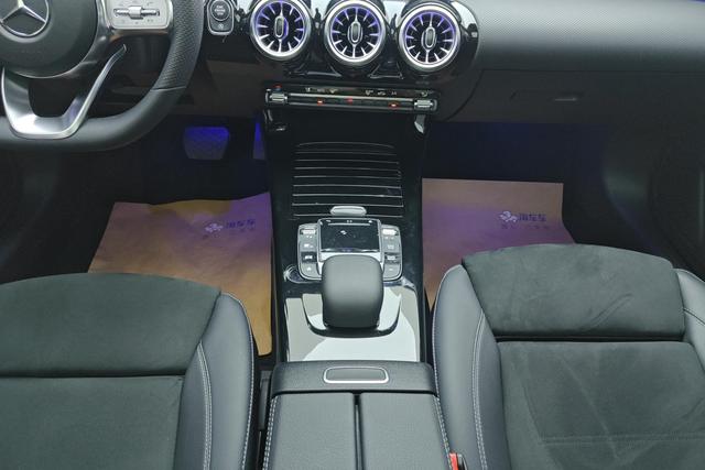 Mercedes-Benz A-Class 2022 A 200 L — фото 11