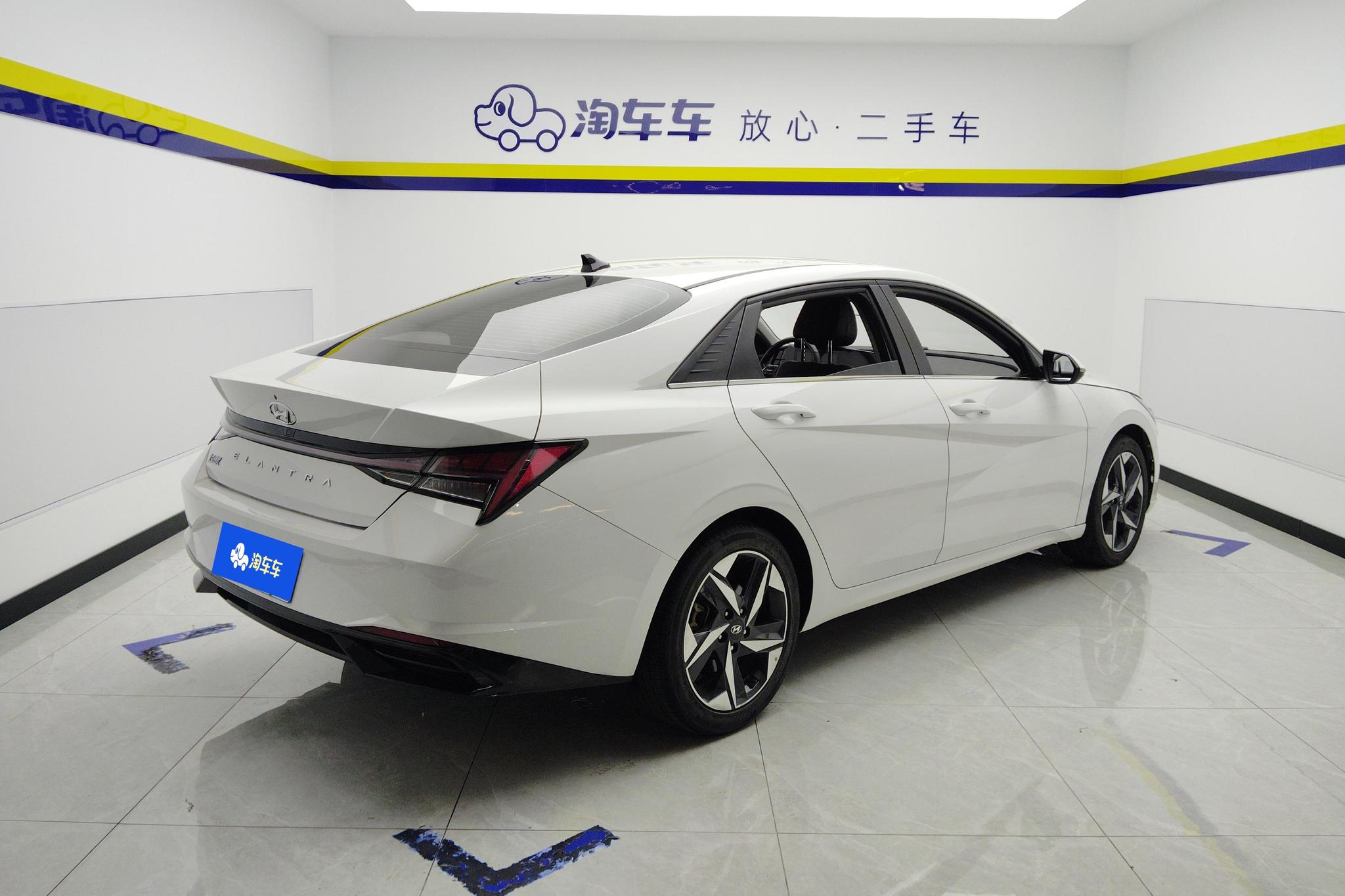 Hyundai Elantra 2022 1.5L CVT LUX Luxury