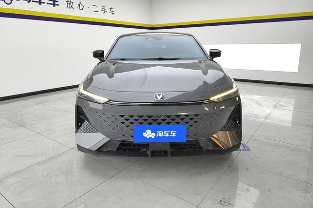 Changan UNI-V 2024 1.5 T Premium — фото 2