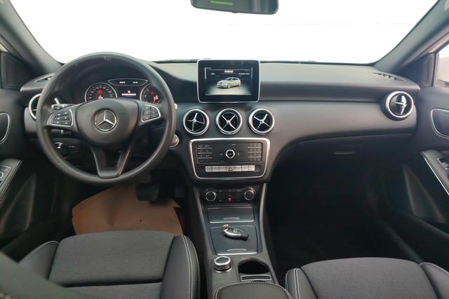 Mercedes-Benz A-Class 2016 A 180 — фото 12