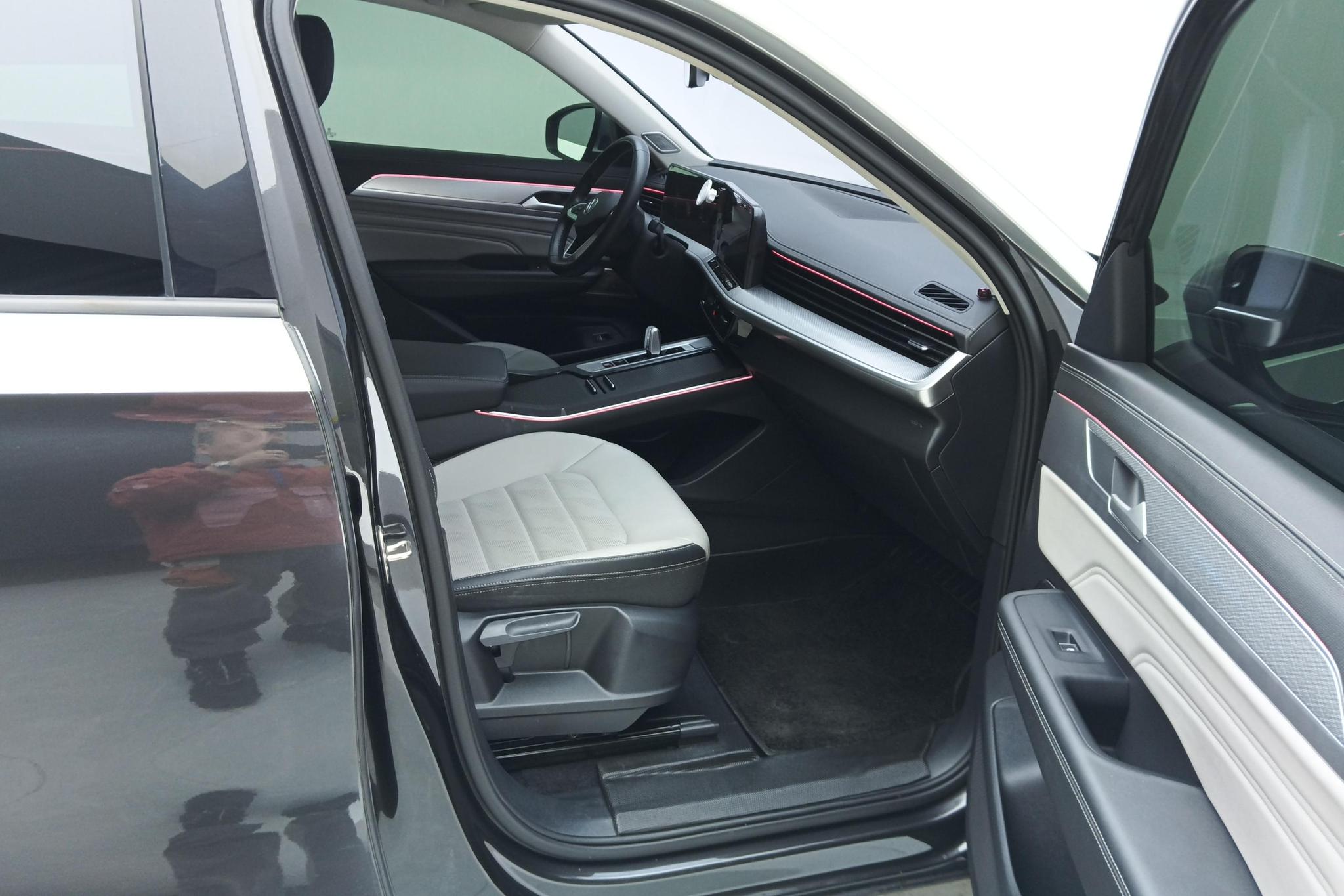 Volkswagen Tavendor 2023 330TSI Luxury
