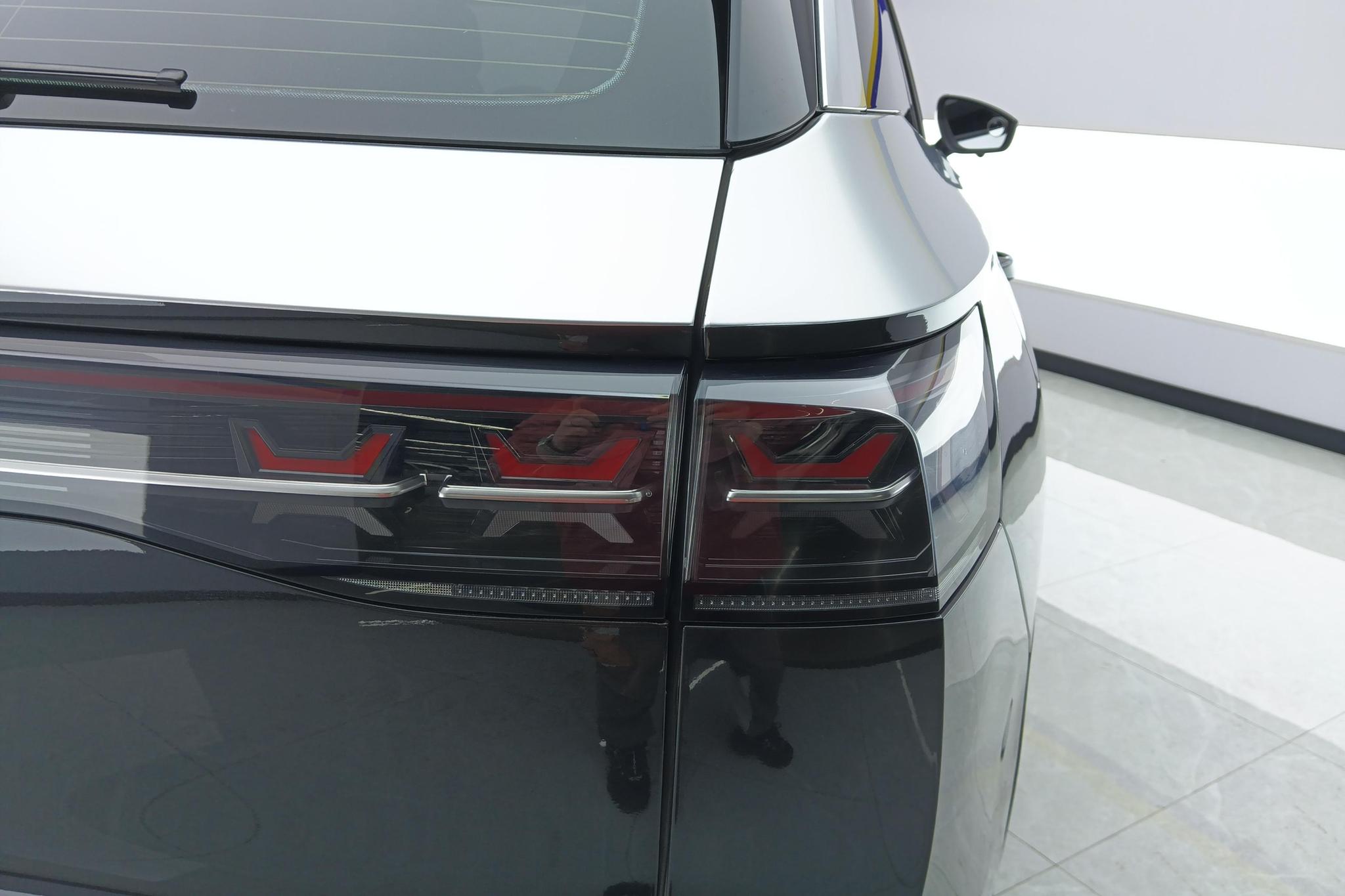 Volkswagen Tavendor 2023 330TSI Luxury