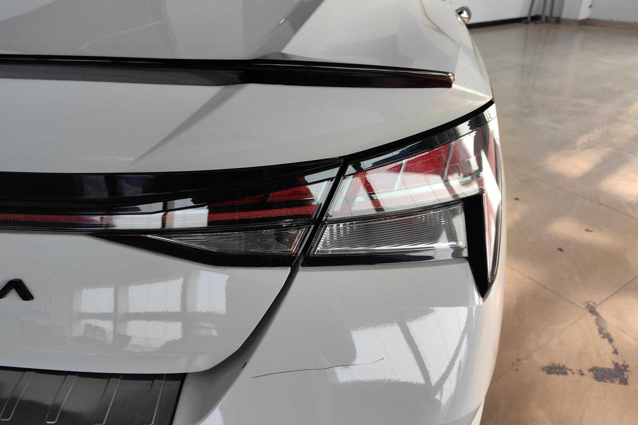 Hyundai Elantra 2021 1.5L CVT LUX Luxury