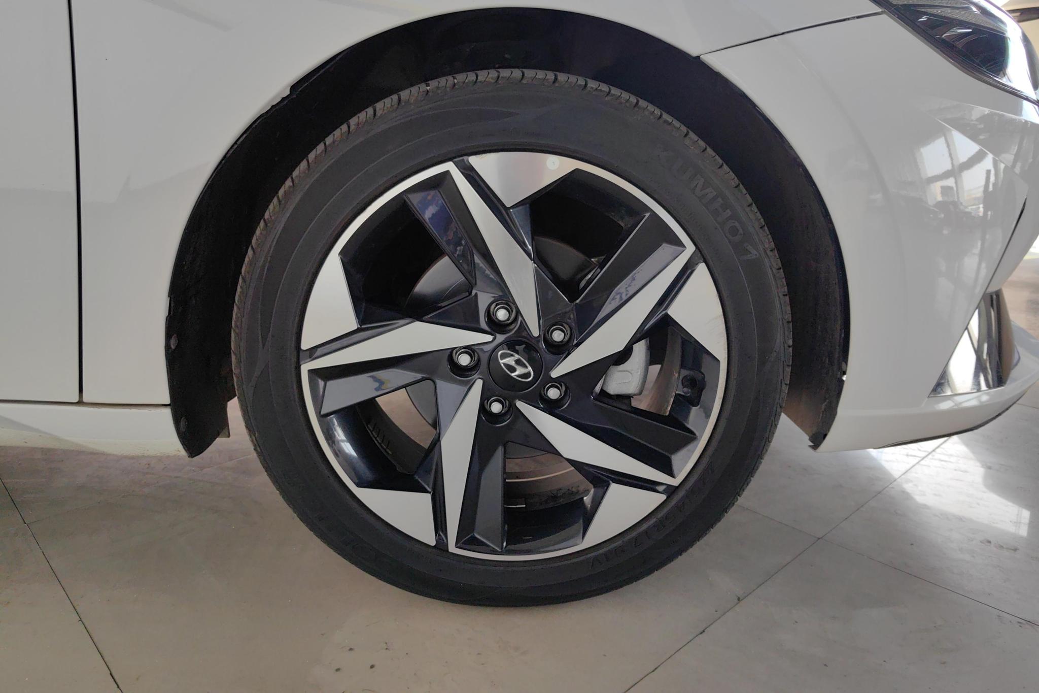 Hyundai Elantra 2021 1.5L CVT LUX Luxury
