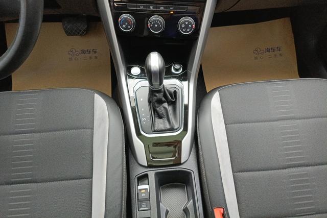 Volkswagen T-Roc 2022 280 TSI DSG 2 WD PLUS — фото 14