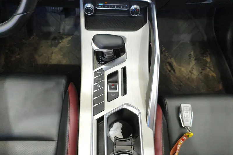 Geely Coolray (Binyue) — фото 12