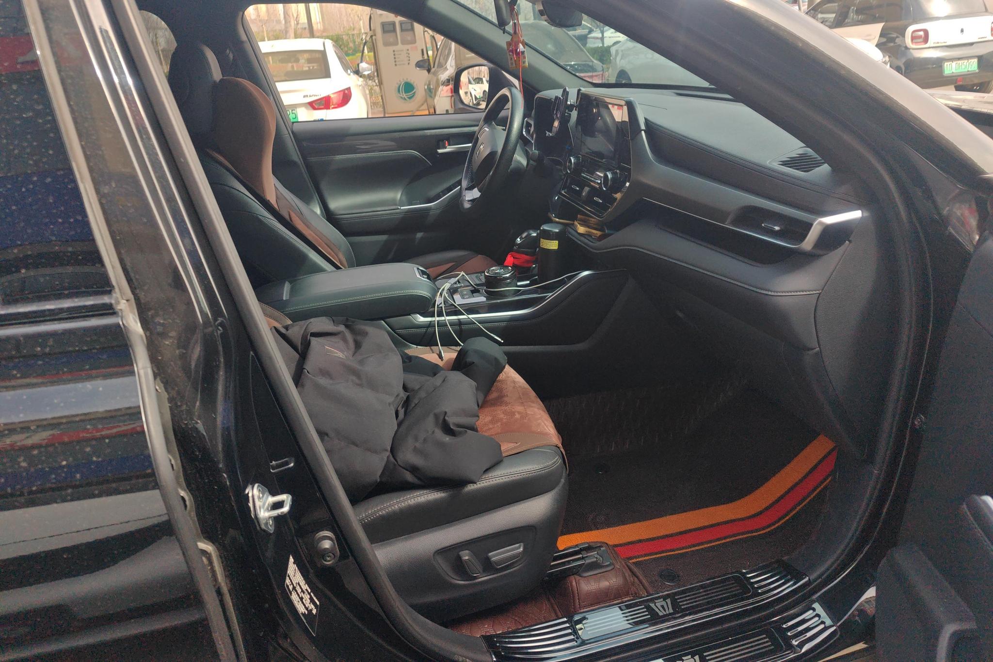 Toyota Crown Kluger 2023 2.5L E-CVT Luxury