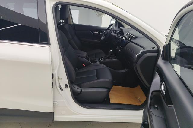 Nissan Qashqai 2022 2.0 L XV — фото 16