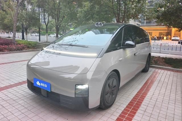 Li Auto Lixiang MEGA 2024 Ultra