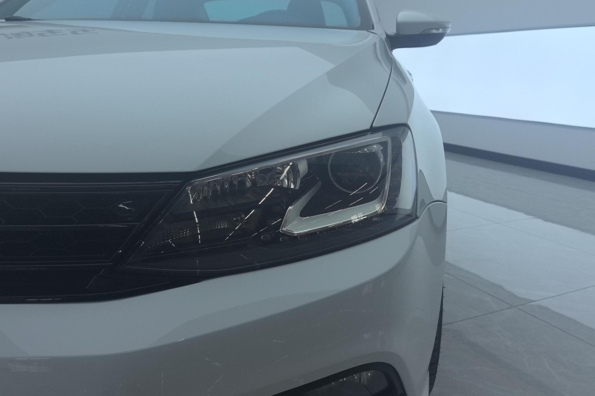 Volkswagen Sagitar 2017 180TSI AT Premium