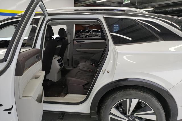 Volkswagen Tavendor 2023 380 TSI 4 WDR-Line — фото 16