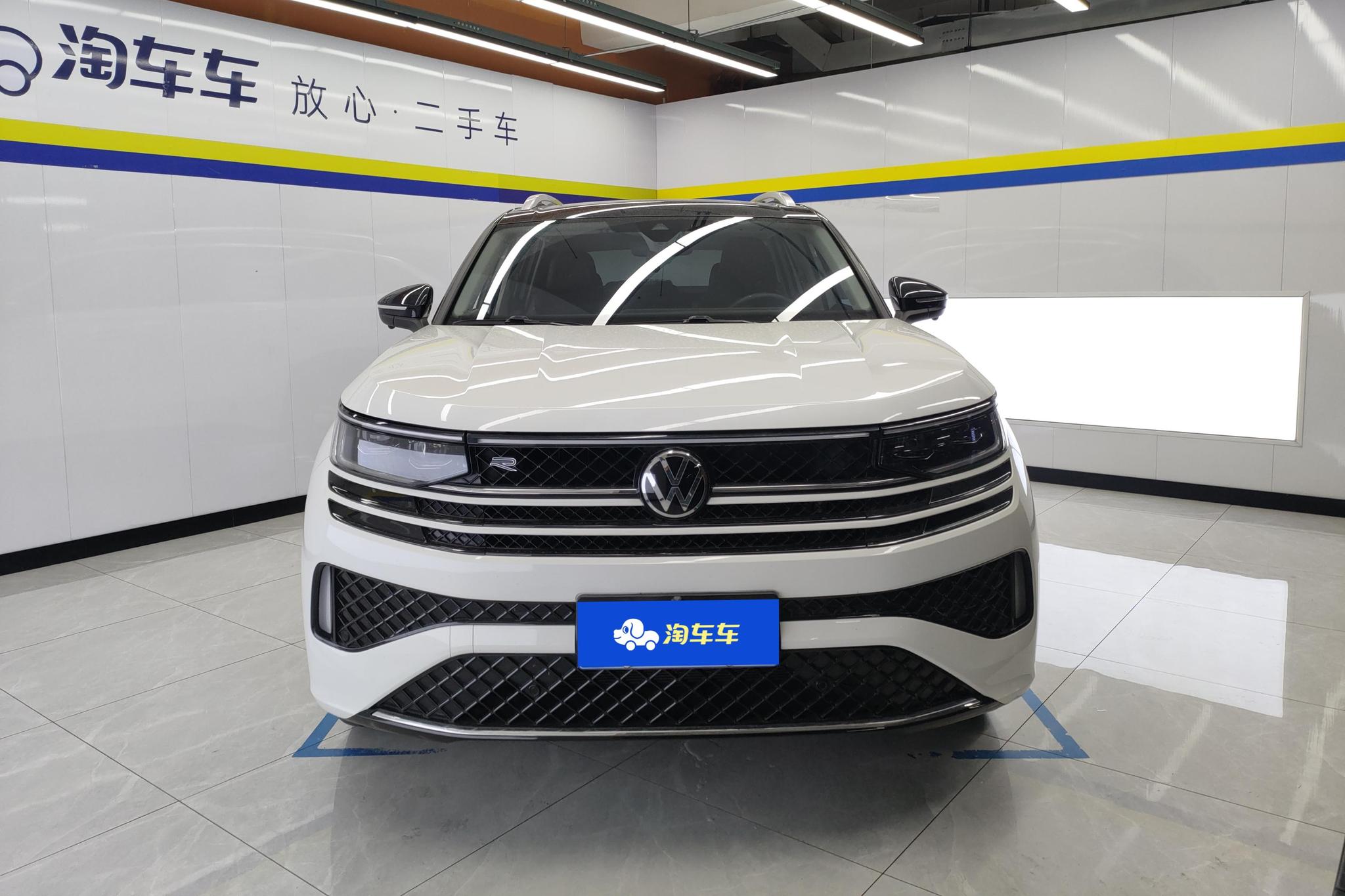 Volkswagen Tavendor 2023 380TSI R-Line