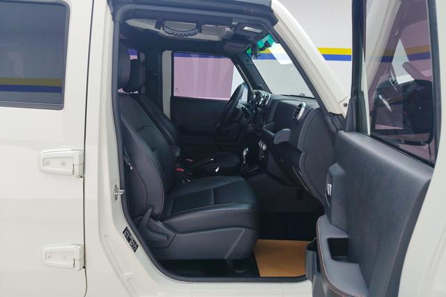 BAIC BJ40 2016 40 L 2.3 T AT 4 WD — фото 17
