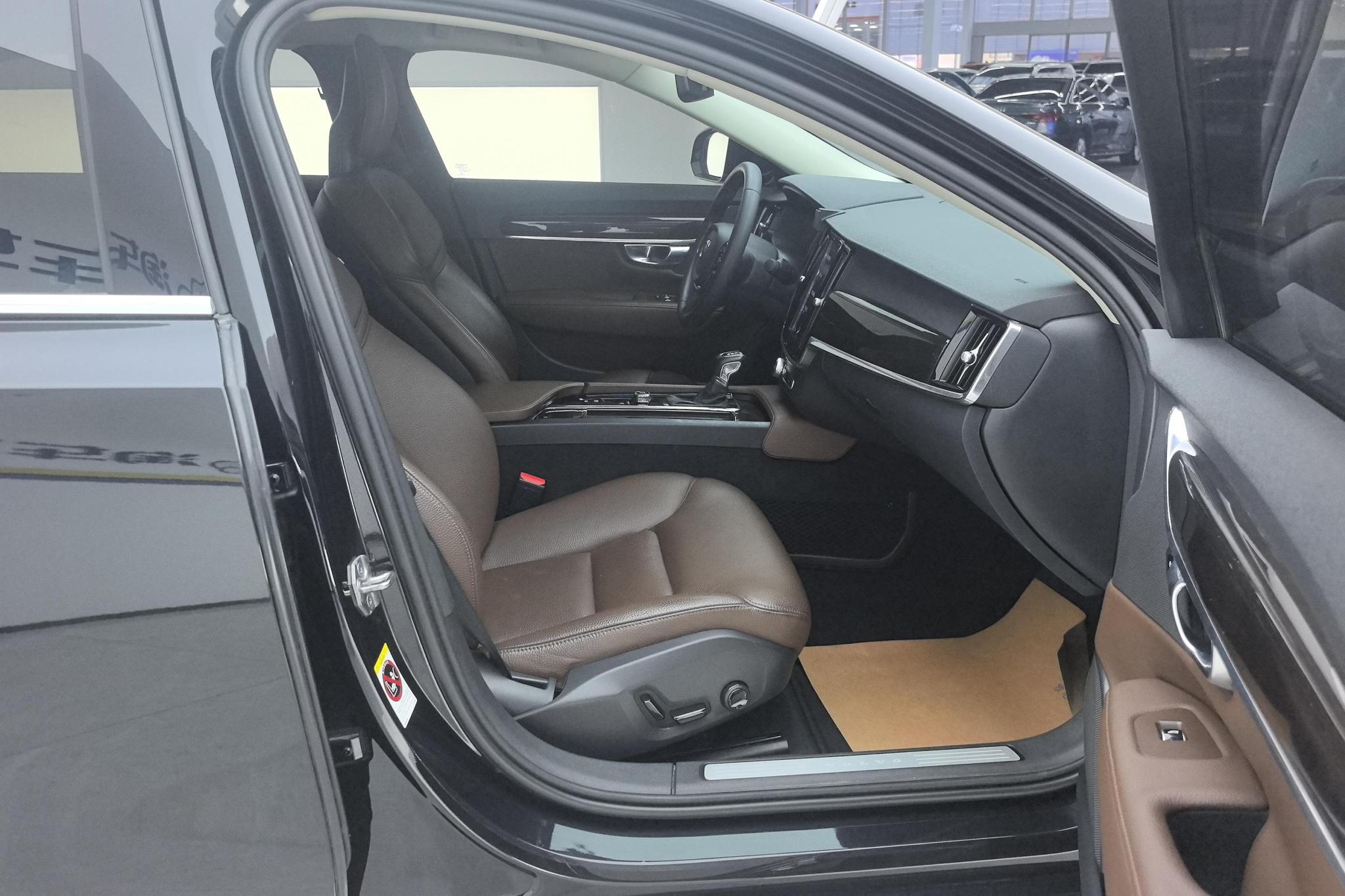 Volvo S90 2018 T4