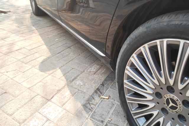 Mercedes-Benz E-Class 2023 E 300 L Luxury — фото 10