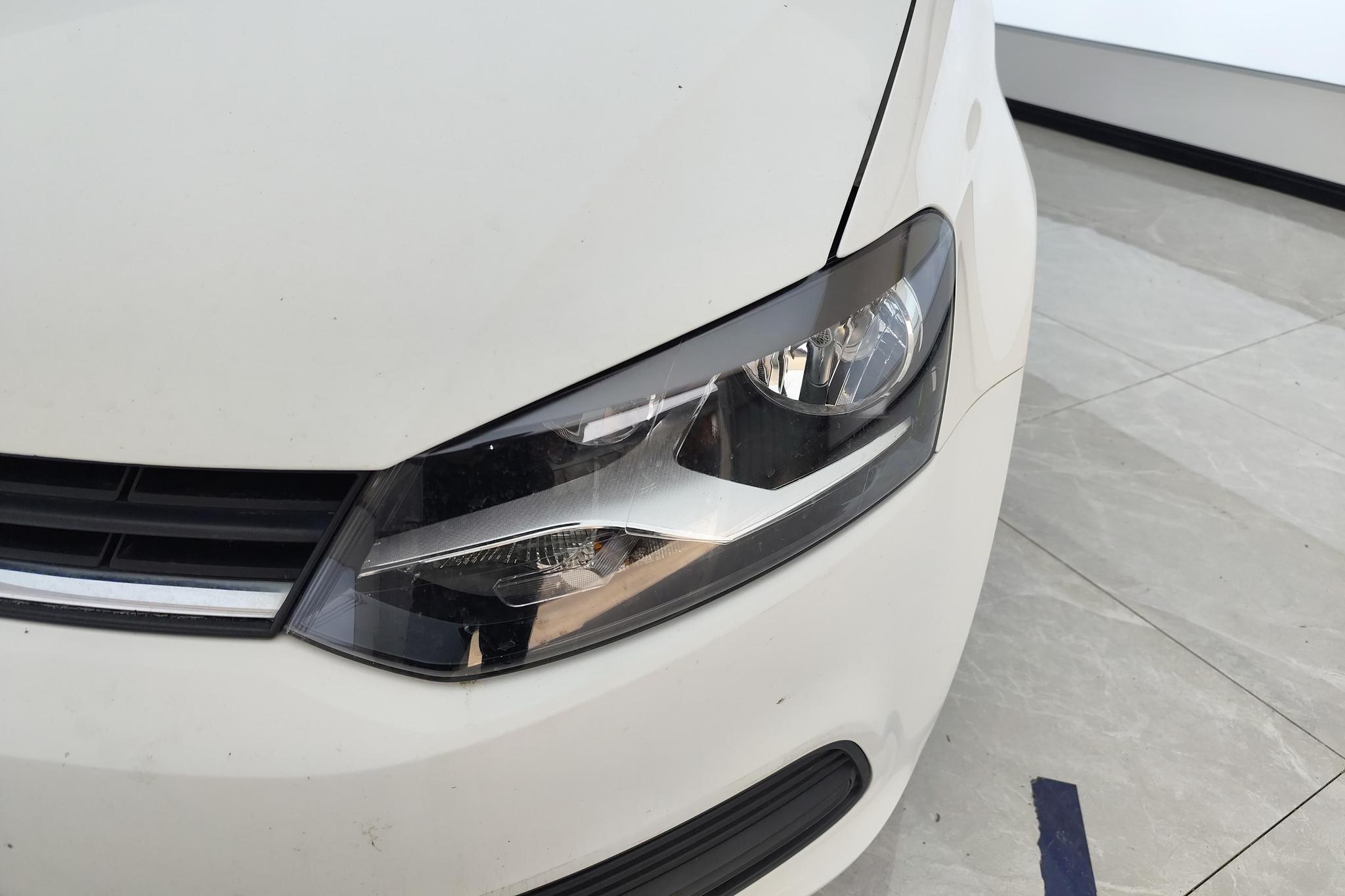 Volkswagen Polo 2016 1.4L MT