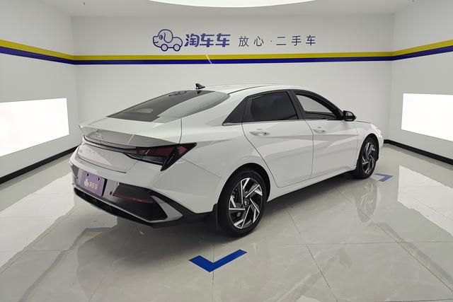 Hyundai Elantra 2023 1.5 L CVT GLX — фото 3