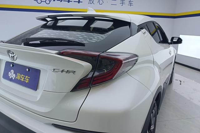 Toyota C-HR 2020 2.0 L — фото 12