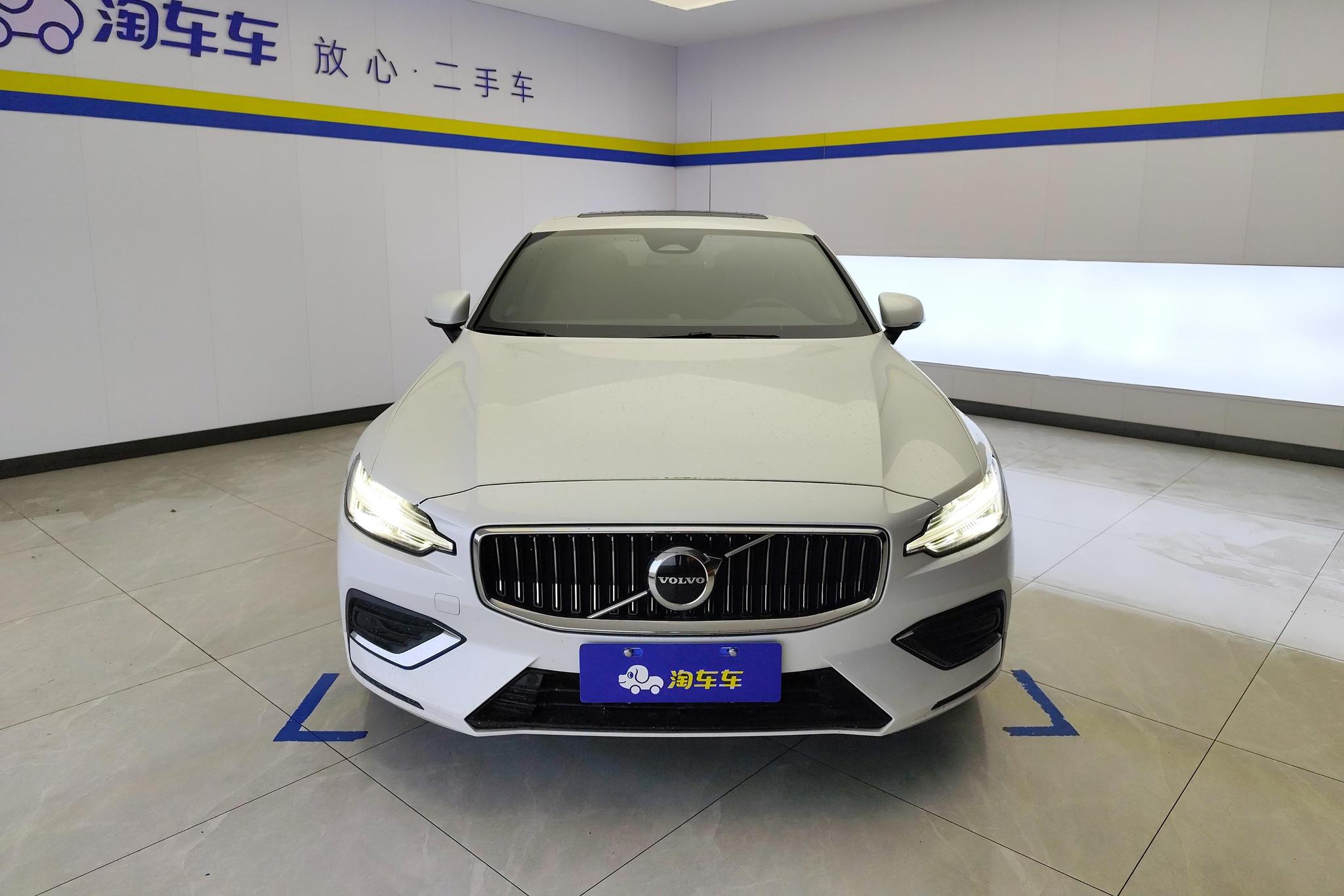 Volvo S60 2025 B4 Luxury
