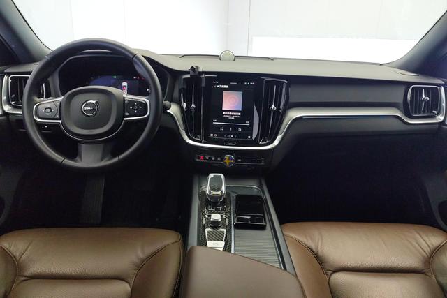Volvo S60 2025 B 4 — фото 13
