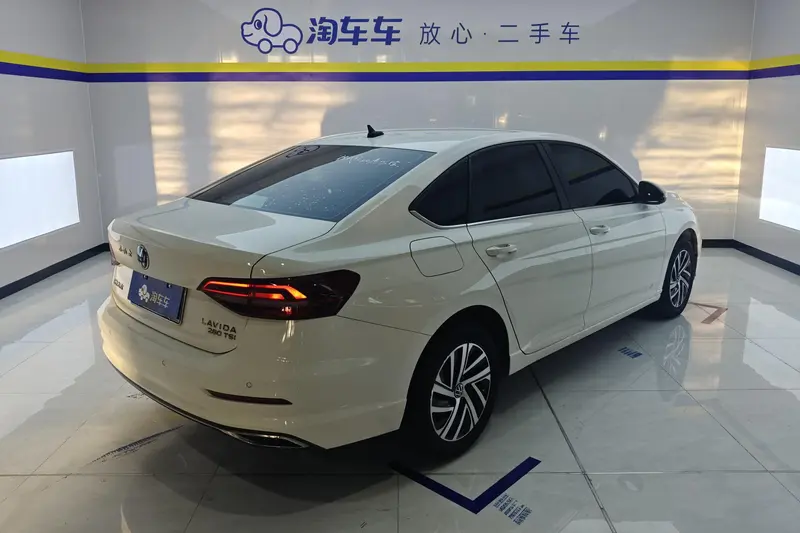 Volkswagen Lavida 280 TSI DSG Comfort — фото 3