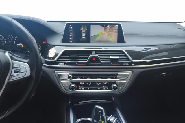 BMW 7-Series 2017 730 Li Leading — фото 13