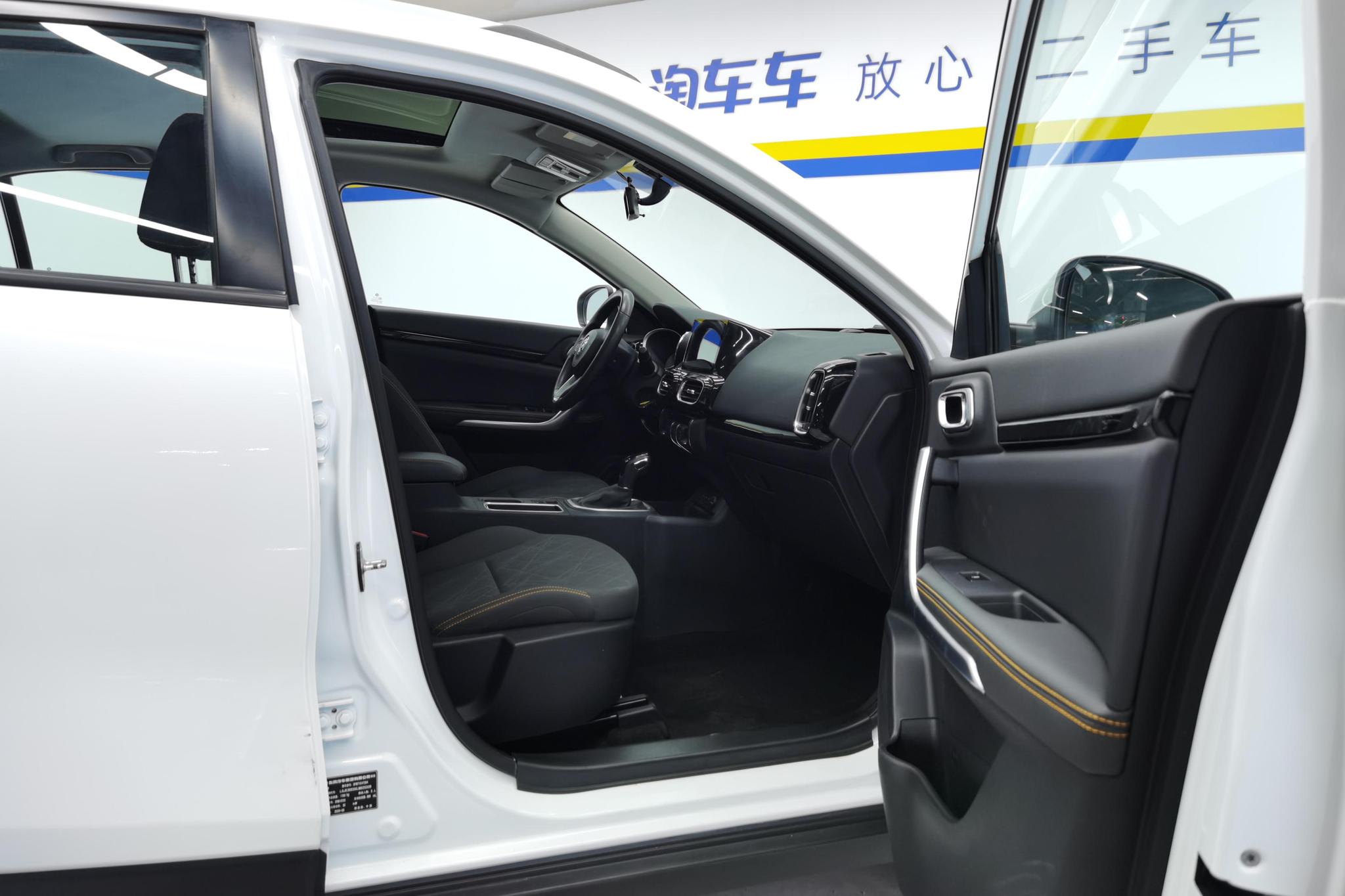 Dongfeng AX4 2020 200T DCT Luxury