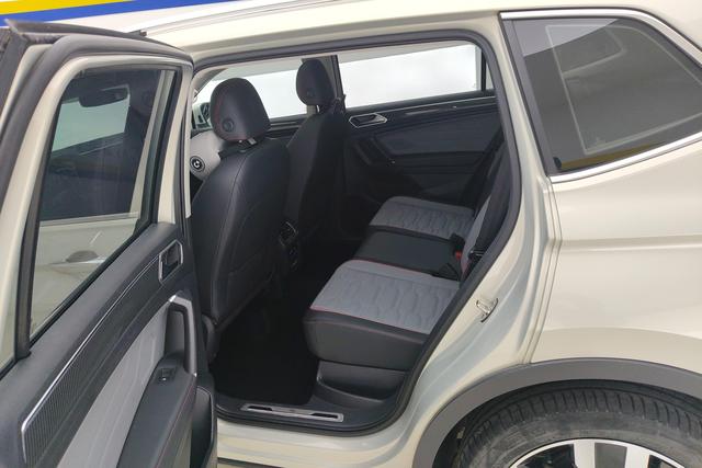 Volkswagen Tiguan L 2022 330 TSI AT 2 WDR-Line — фото 16