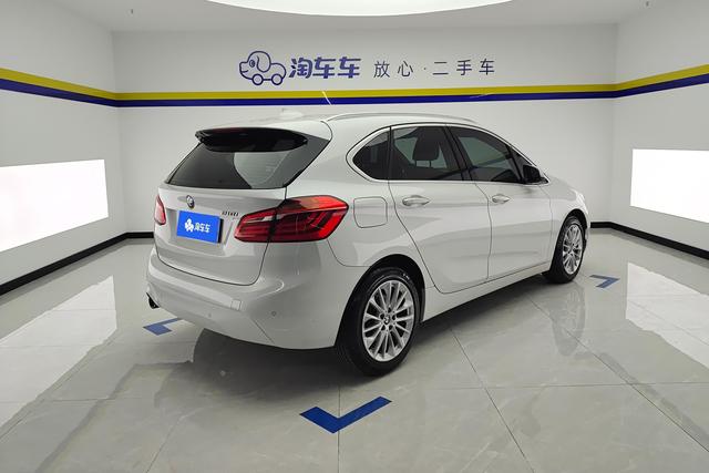 BMW 2-Series 2018 218i Leading — фото 3