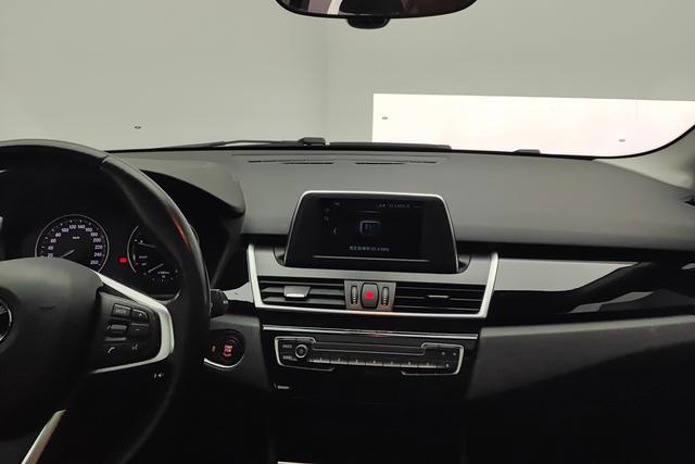 BMW 2 Series Tourer 2018 — фото 14