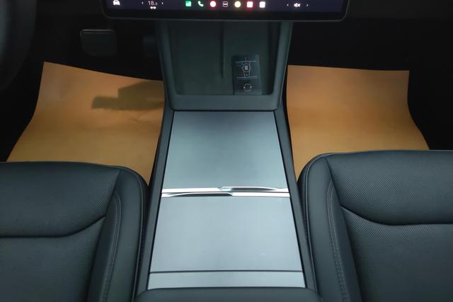 Tesla Model 3 2025 — фото 17