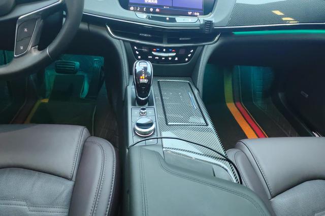 Cadillac CT6 2022 — фото 13