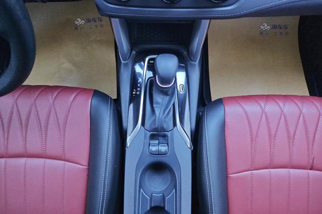 Toyota Corolla Cross 2024 2.0 L CVT — фото 14