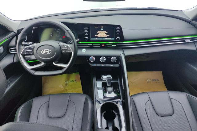 Hyundai Elantra 2023 1.5 L CVT GLX — фото 12