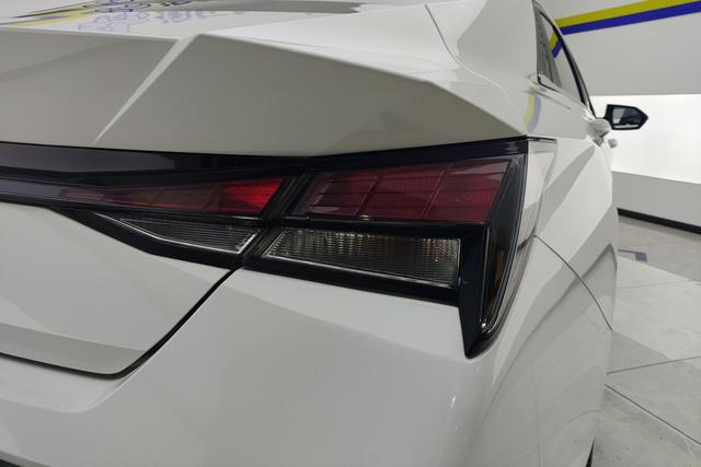 Hyundai Elantra 2023 1.5 L CVT GLX — фото 11