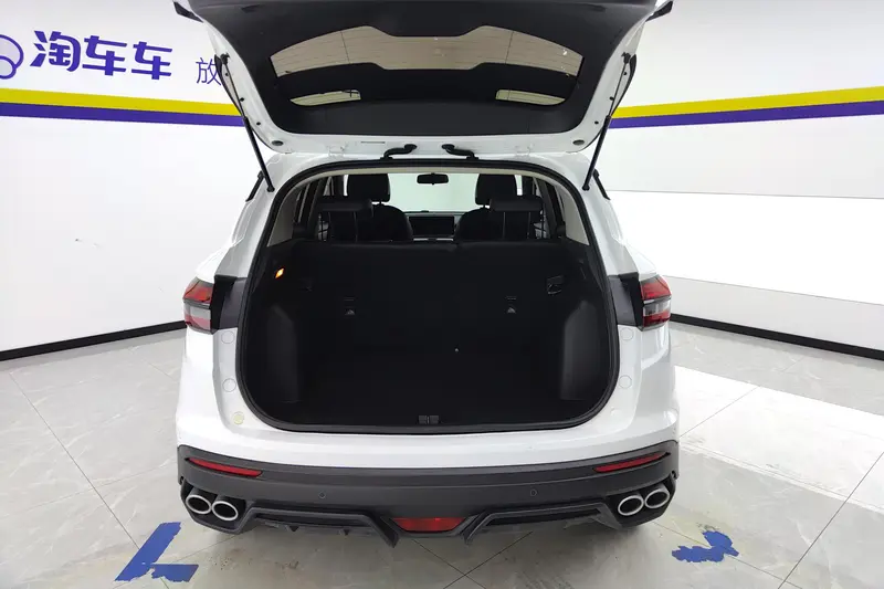 Geely Coolray (Binyue) — фото 13