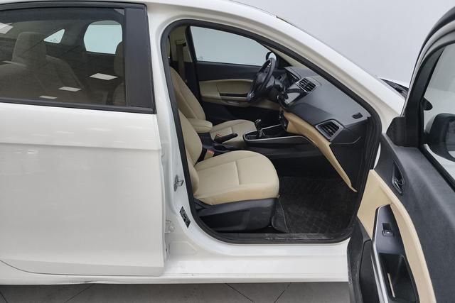 Ford Escort 2017 1.5 L MTComfort — фото 16
