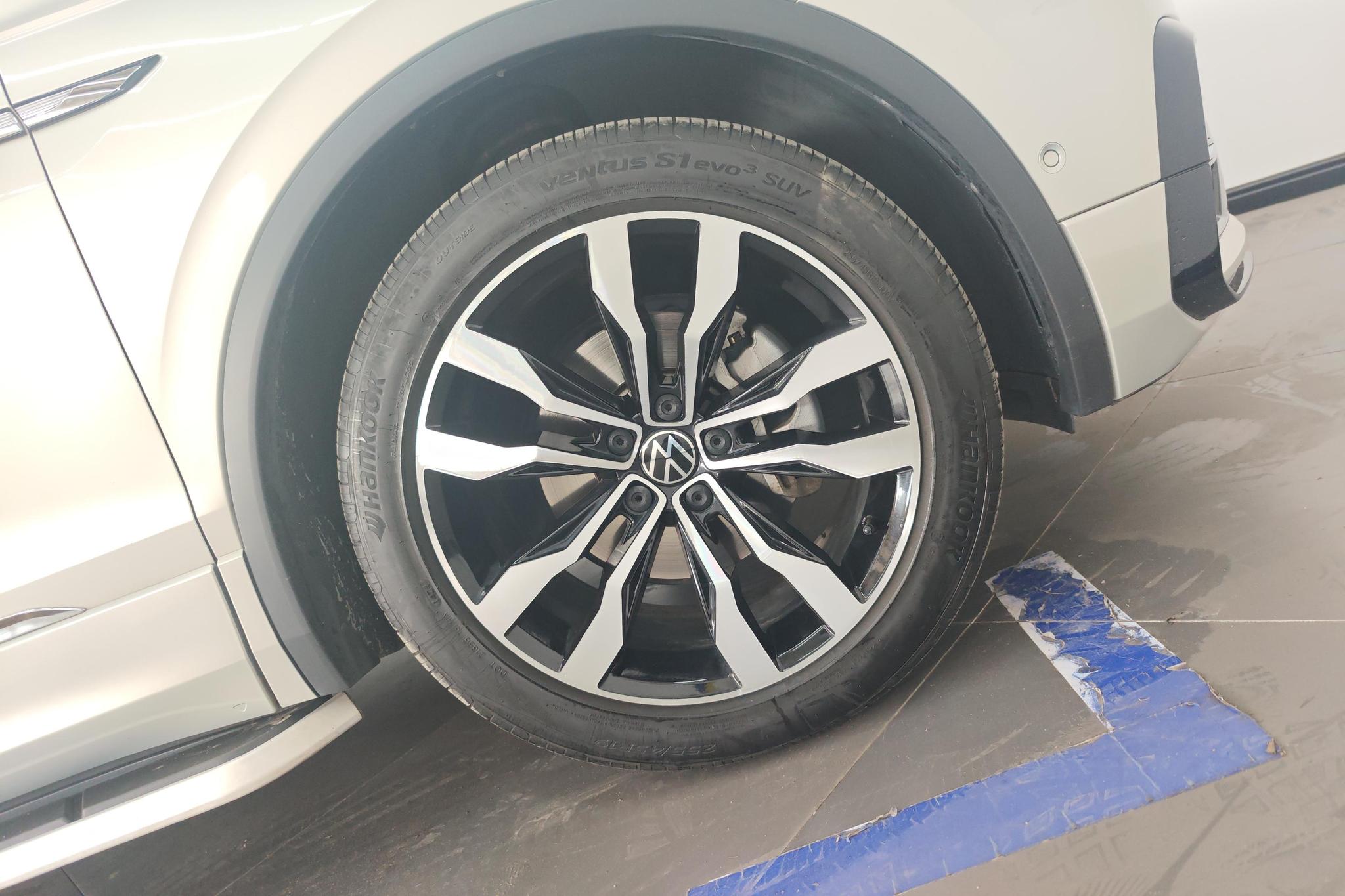 Volkswagen Tiguan L L 2021 330TSI AT R-Line