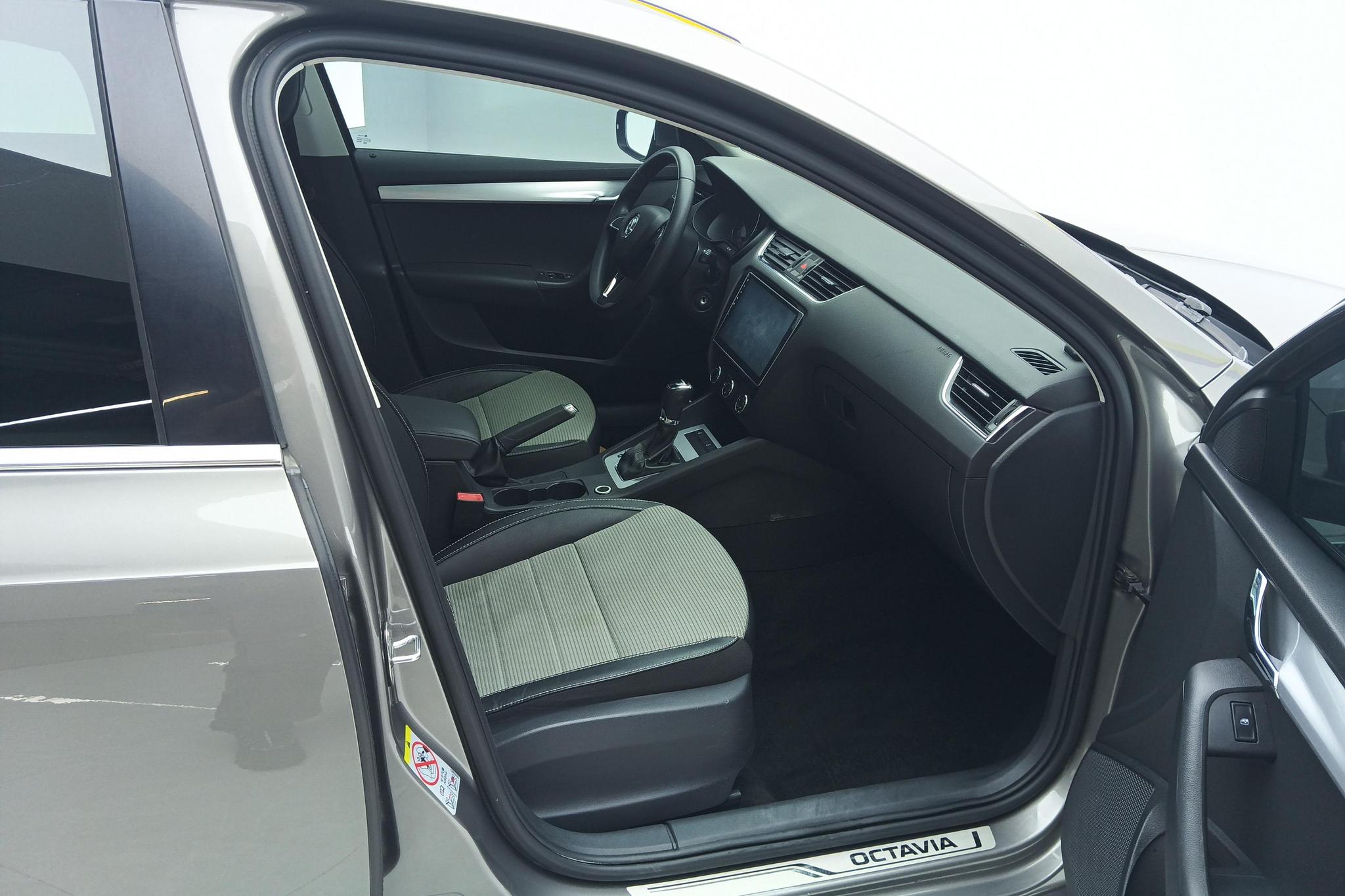 Skoda Octavia 2017 1.6L AT
