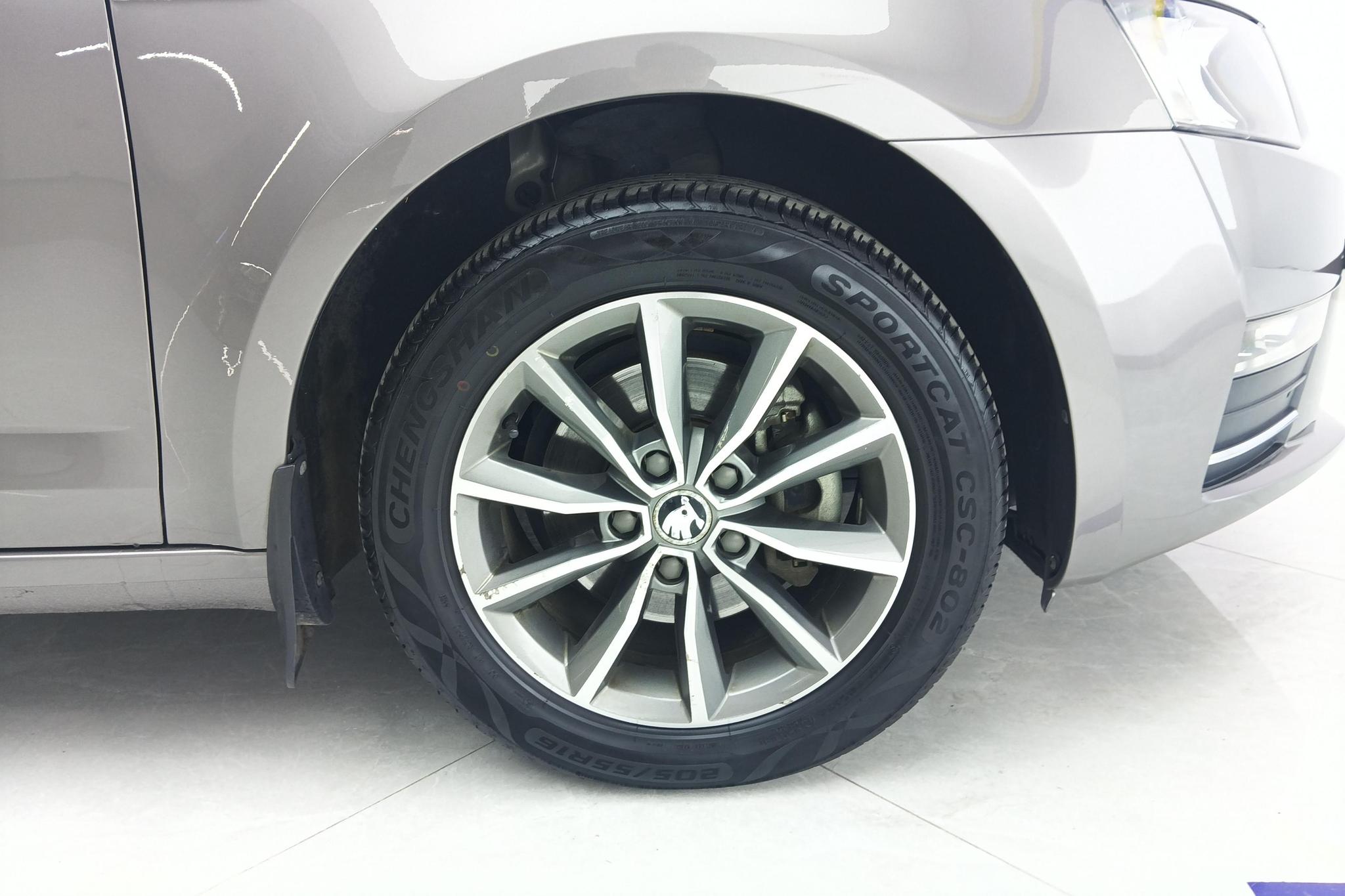 Skoda Octavia 2017 1.6L AT