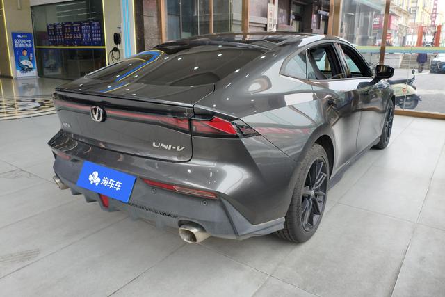 Changan UNI-V 2024 1.5 T — фото 4