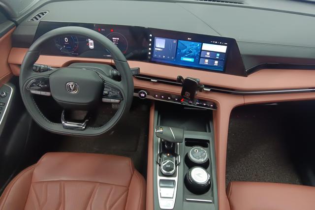 Changan CS75 PLUS 2024 1.5 T AT — фото 13