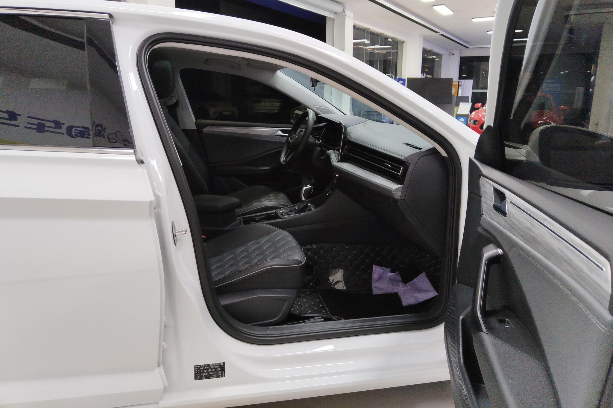 Volkswagen Sagitar 2023 300TSI DSG